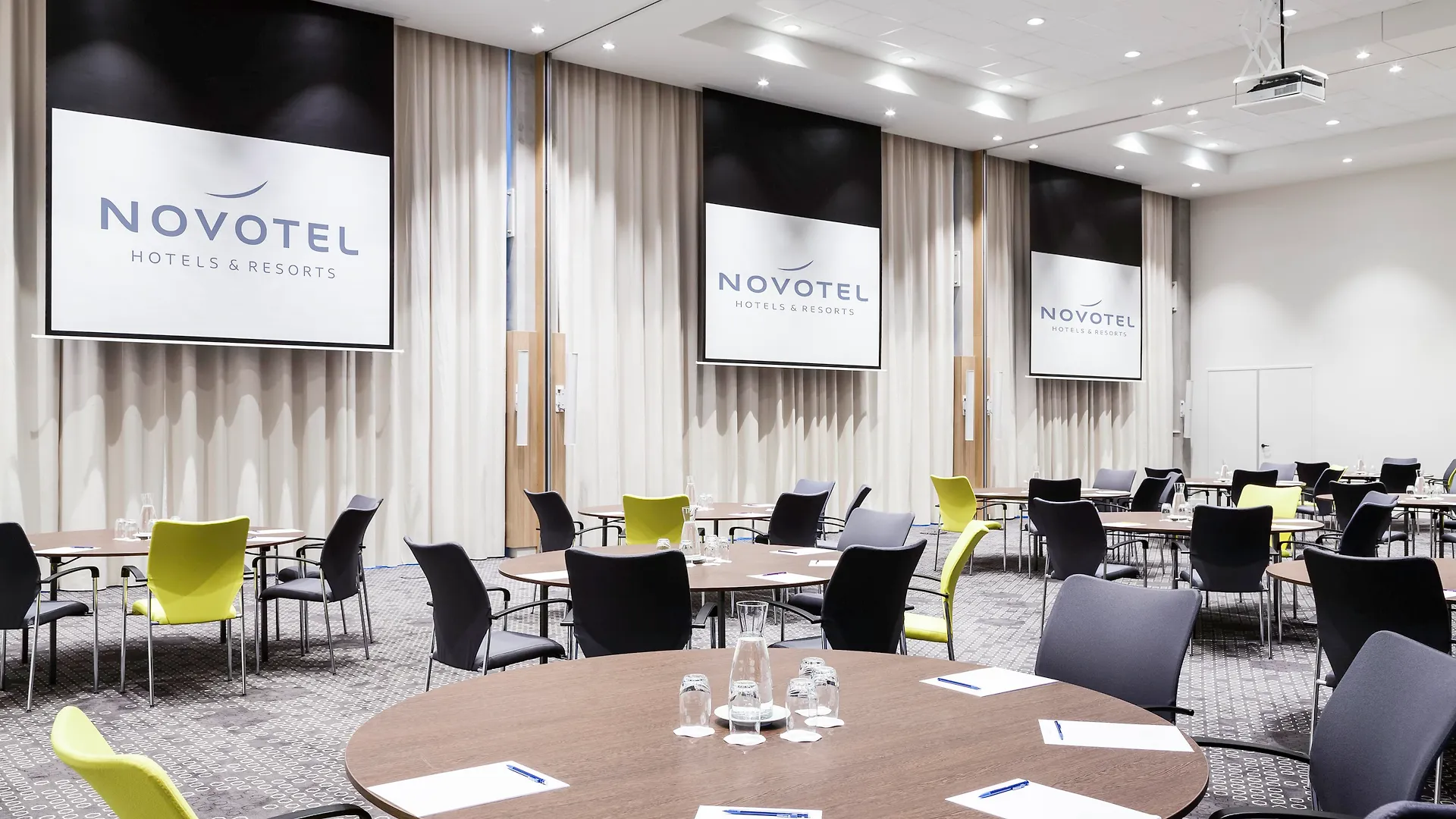 Novotel Amsterdam Schiphol Airport Хоофддорп 4*,